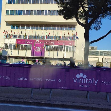 Easy Stay Verona Rooms Buitenkant foto